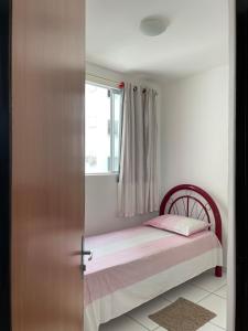 a small bed in a room with a window at Apartamento confortável para sua estadia in Teresina +32 photos