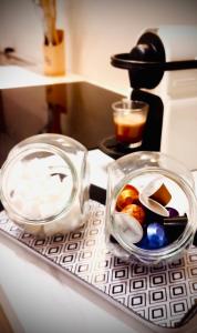 a tray with a glass container on top of a counter at Apparemment Cosy - Centre Auch in Auch +7 photos