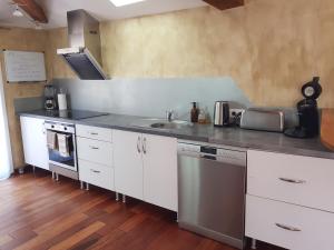 a kitchen with a sink and a counter top at Duplex T4 Sempre Endavant in Vernet-les-Bains