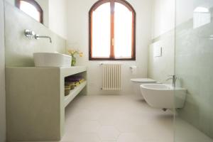 Ένα μπάνιο στο B&B Sa Cruxitta
