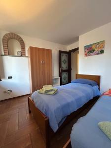 a bedroom with two beds and a mirror at Al civico 7 Relax a due passi dal lago di Como in Oliveto Lario