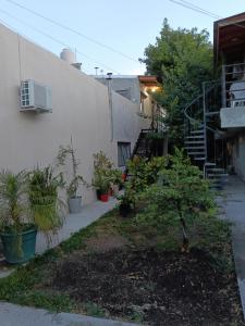 a building with a staircase and plants in a yard at Loft Moderno in Viedma