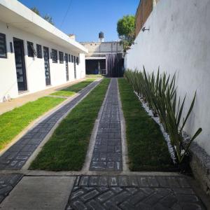a walkway in front of a building at Hospedaje Don Juve in Atlixco