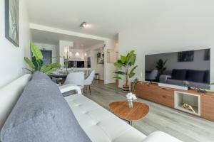 a living room with a couch and a table at Luna do Mar - Luxury apt with Jacuzzi in Gaula
