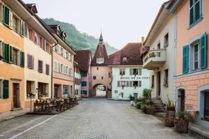 an empty street in a town with buildings at maison102 studio Saint-Ursanne Jura in Saint-Ursanne