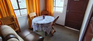 a room with a table with chairs and a window at Casita Vacacional in Copacabana