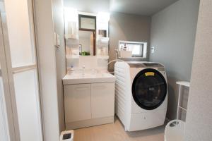 a bathroom with a washing machine and a sink at 巡り宿丸亀-最大9名 in Marugame +28 photos