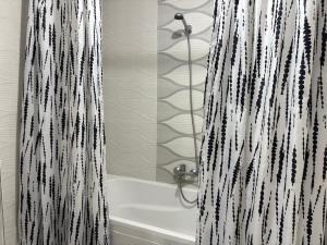 a black and white shower curtain in a bathroom at Maison Cozy à Tanger in Tangier +29 photos
