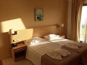 Postel nebo postele na pokoji v ubytování Ostria Hotel Kakovatos Beach