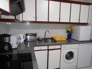 Apartamento Milladoiroにあるキッチンまたは簡易キッチン
