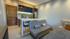 a living room with a couch and a kitchen at Flat 213 Ilha Bela Alter do Chão in Alter do Chao