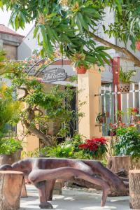 a statue sitting in a garden in front of a building at ThuAn Homestay Hoa Lư in Ða Gia
