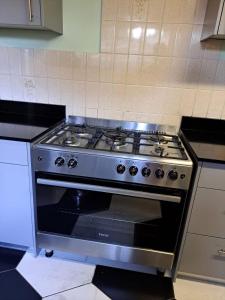 a stainless steel stove in a kitchen at Capetown Adilo Villa 2 in Cape Town