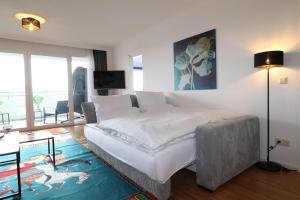 a bedroom with a large white bed in a room at Suite im Zentrum Süd-Balkon Parken in Bad Lippspringe +7 photos