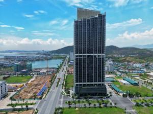 an aerial view of a tall building in a city at Căn hộ tại các tòa ICON40 - ALACARTE - NEW LIFE TOWER in Ha Long