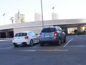 two cars are parked in a parking lot at Departamento La Serena in Coquimbo