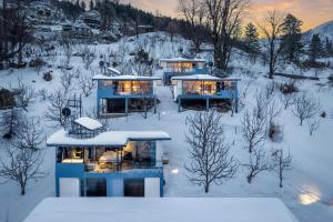 an aerial view of a house in the snow at Echor Himalayan Sky Cabins Sethan, Manali in Manāli