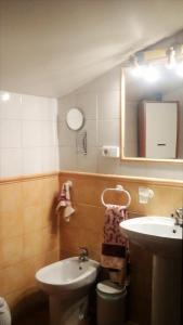 Koupelna v ubytování Casa Rural El Portalino