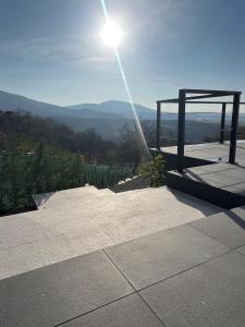 a sun shining on the top of a building at Mountain View Home in Zalău