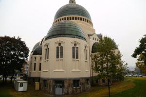 a large building with a domed roof at Bed and breakfast Le fourchu fossé in Liège