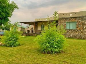 a house with two bushes in front of it at The WildRocks Jawai in Nāna