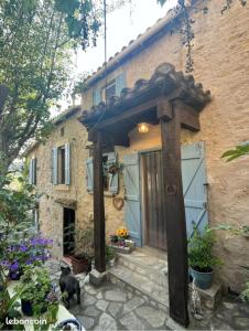 an entrance to a house with a blue door at L'écrin vert in Villelongue-dʼAude