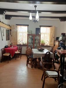 a dining room with a table and chairs at Residence Gölsch 161 in Sînpetru