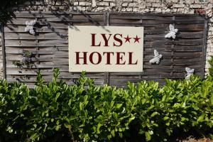 Certifikát, hodnocení, plakát nebo jiný dokument vystavený v ubytování Lys Hôtel