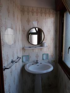 Kylpyhuone majoituspaikassa Albergo Europa