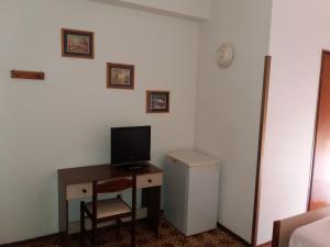 TV a/nebo společenská místnost v ubytování Albergo Europa