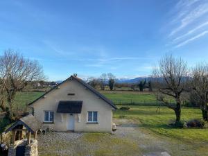 a small white house in the middle of a field at La ourniere in Bordes