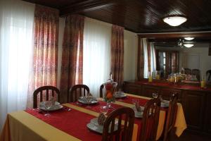 a dining room with a table and a mirror at Casa D'Aldeia in Geres