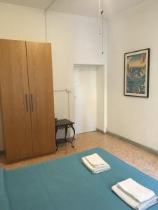 Zdjęcie z galerii obiektu Delightful apartment 100 meters from the Colosseum w Rzymie