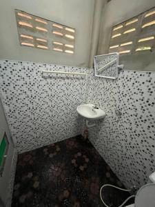 a small bathroom with a sink and a window at Koh Jum Ozone Resort in Ko Jum
