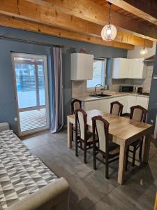 a kitchen and dining room with a table and chairs at Domek Bobrowe Zacisze 2 in Karpacz
