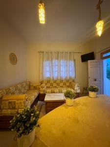 a living room with a couch and a table at Golden Dunes in Tozeur