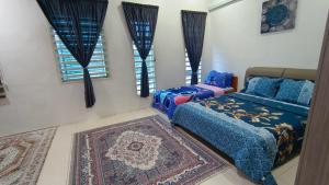 a bedroom with a bed and a rug and windows at Homestay Bunga Kertas Jitra in Jitra