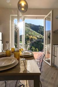 a dining room with a table and a large window at Macaia Family Apartment with AC in Vernazza