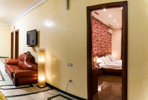 TV a/nebo společenská místnost v ubytování Mia Casa Hotel Yerevan