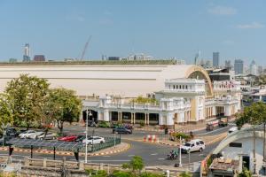 a view of a city with a large building at Studio Kunst in Bangkok