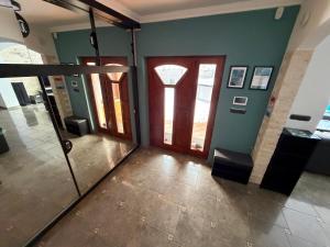 a room with a glass door and a mirror at Vianelli apartman in Zamárdi +24 photos