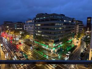 a view of a city street with a building at la Plaza24 in Düsseldorf