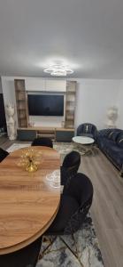 a living room with a table and a couch at LuxAsher in Floreşti