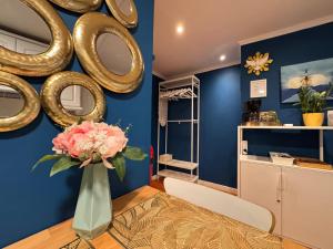 a room with a vase of flowers on a blue wall at Studio Sto Antonio Alfama in Lisbon