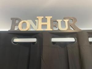 a sign for a room with the word rent at - General L - in Obernai