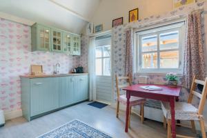 a small kitchen with a table and a window at Zalk blijven slapen in Zalk