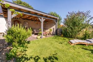 a backyard with a pergola and a lawn at Zalk blijven slapen in Zalk