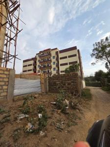 a building and a fence in front of a building at Waridi Homes-2 BR Naivegas Apartments, Naivasha in Munyu