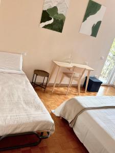 Casa Ling -AC - parking-2Bathrooms tesisinde bir odada yatak veya yataklar