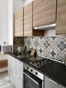 Casa Ling -AC - parking-2Bathrooms tesisinde mutfak veya mini mutfak +22 fotoğraf